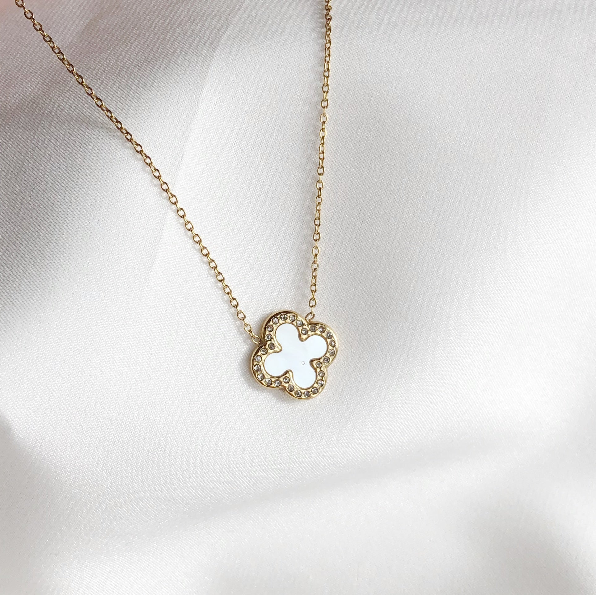 White Clover Necklace - Gold